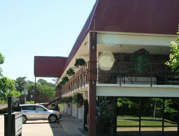 Statue Road Inn hotel detail image 1
