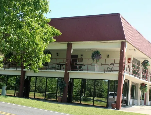 Statue Road Inn hotel detail image 2