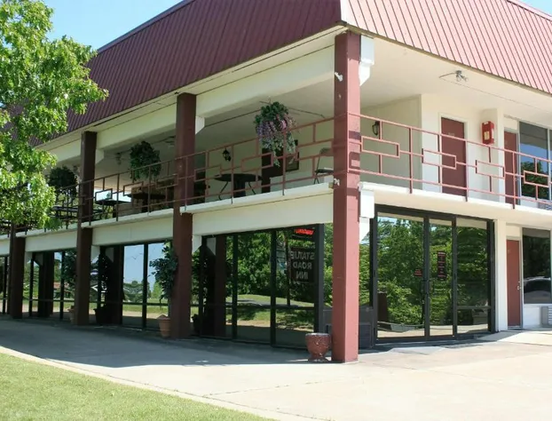 Statue Road Inn hotel detail image 3