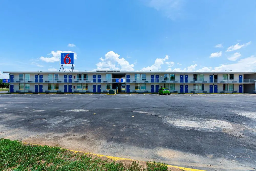 Motel 6 Van Buren, AR hotel hero
