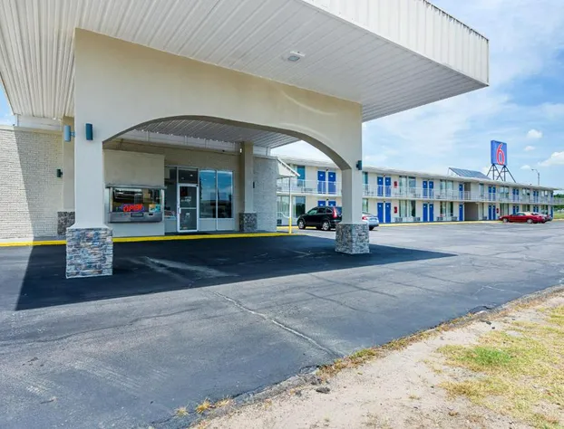 Motel 6 Van Buren, AR hotel detail image 1