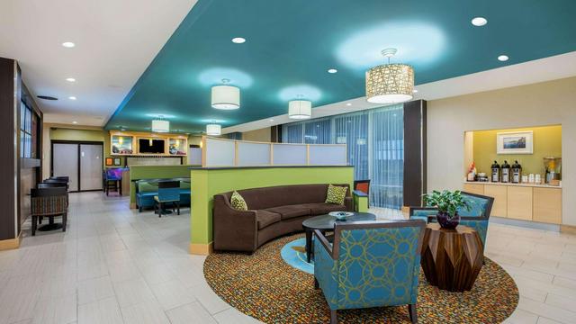 La Quinta Inn & Suites by Wyndham Little Rock - West hotel detail image 3