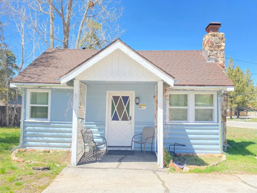 Blue Horizon Lodge hotel hero