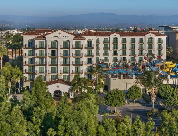 Courtyard by Marriott Anaheim Theme Park Entrance hotel detail image 2