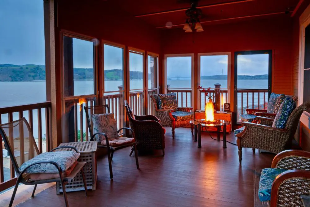 Shorelight Inn hotel hero