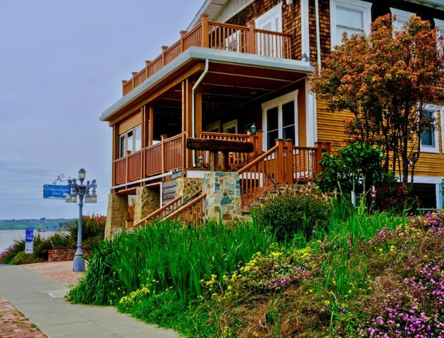 Shorelight Inn hotel detail image 1