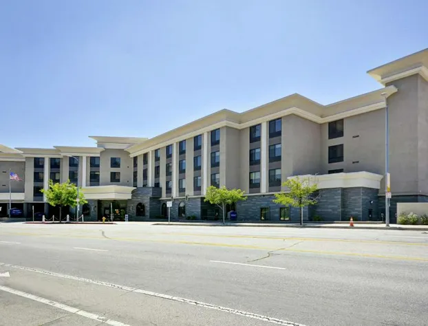 Hampton Inn & Suites Los Angeles Burbank Airport hotel detail image 1