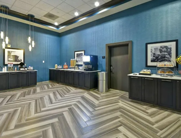 Hampton Inn & Suites Los Angeles Burbank Airport hotel detail image 3