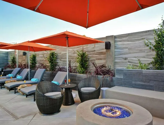 Hampton Inn & Suites Los Angeles Burbank Airport hotel detail image 4