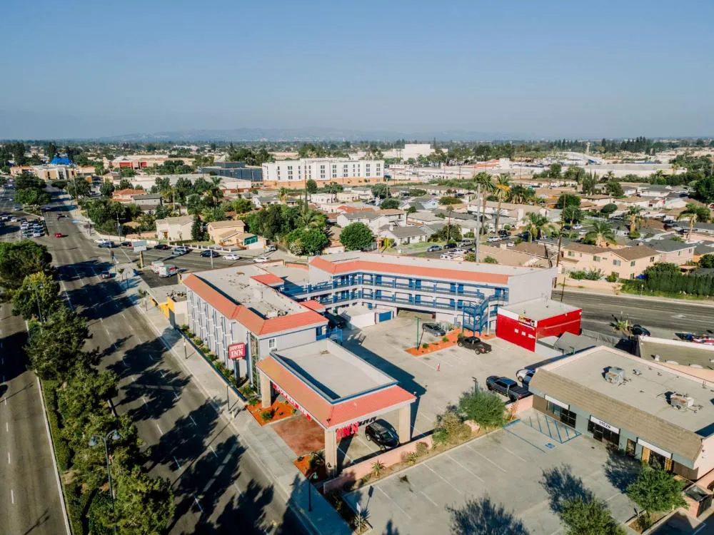 Downey Inn hotel hero