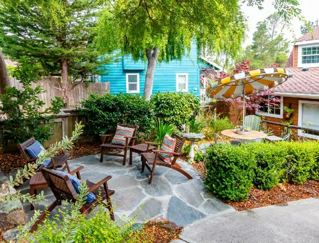 J Patrick Inn hotel detail image 3