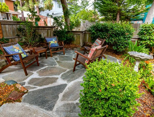 J Patrick Inn hotel detail image 4