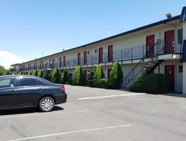 Economy Inn Fresno Yosemite hotel detail image 1