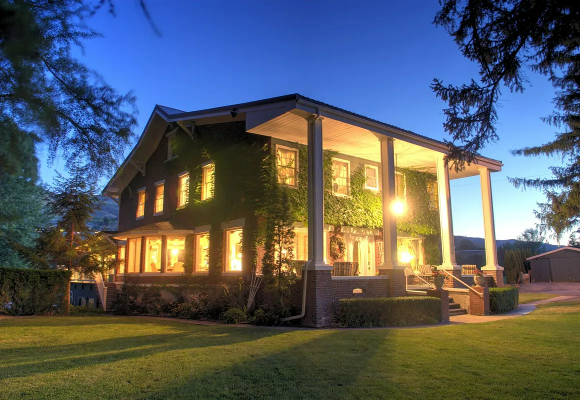 Warm Springs Inn & Winery hotel hero