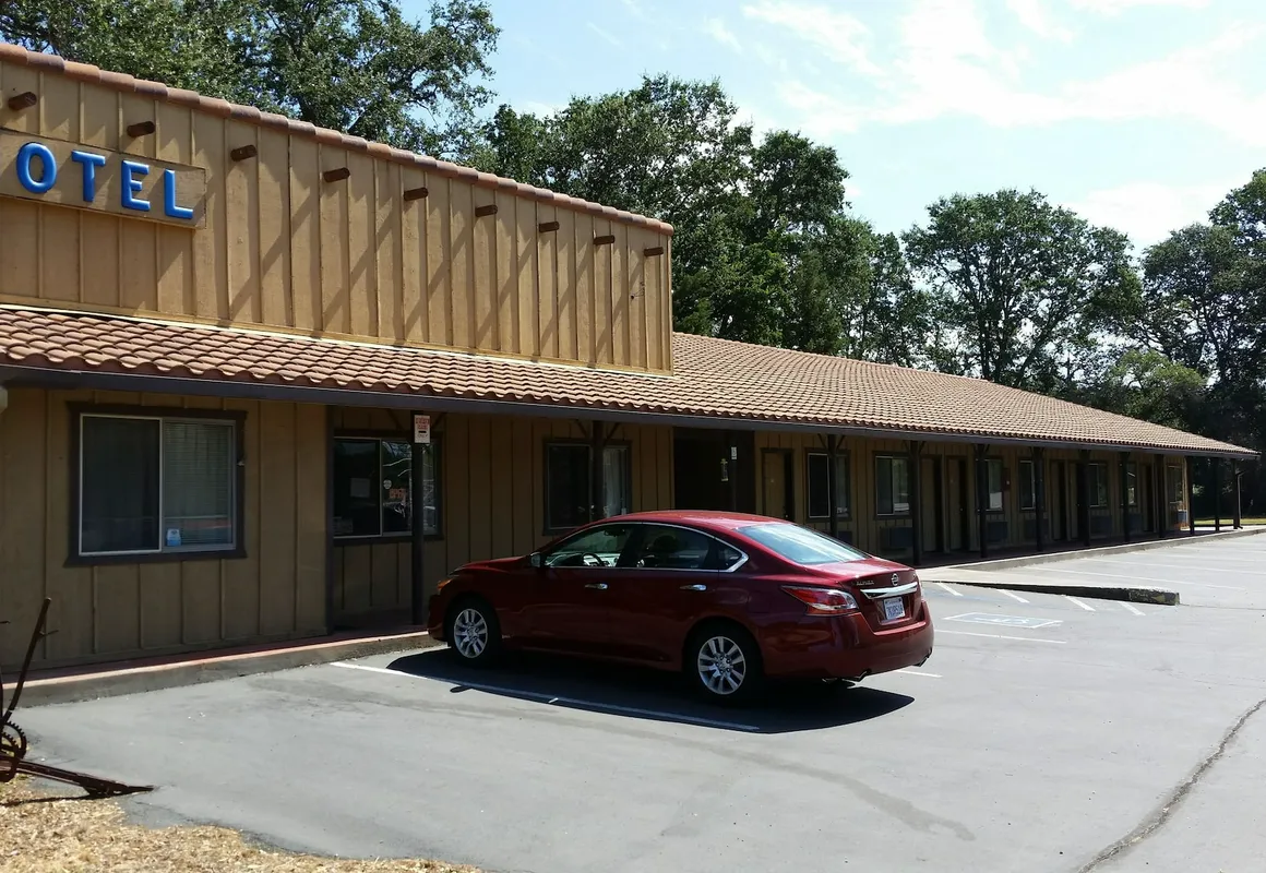 Creekside Lodge hotel hero