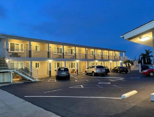Hi View Inn & Suites hotel detail image 1