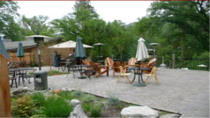 Queen's Inn By the River hotel hero