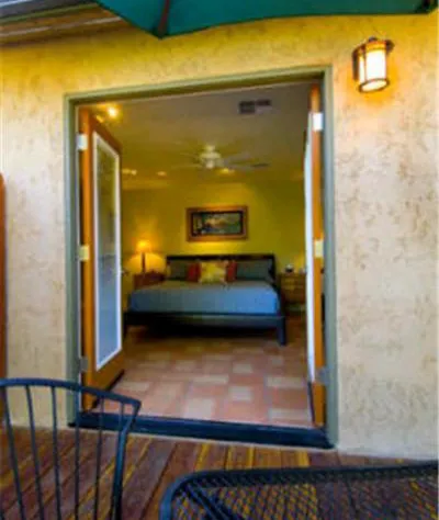 Queen's Inn By the River hotel detail image 1