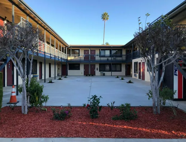 Luxury Inn hotel detail image 3