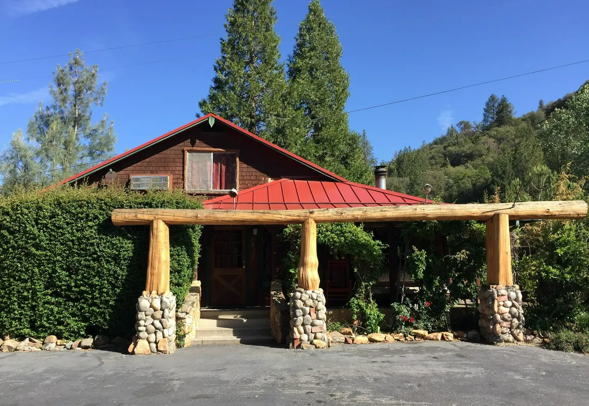 Pine Rose Inn hotel hero