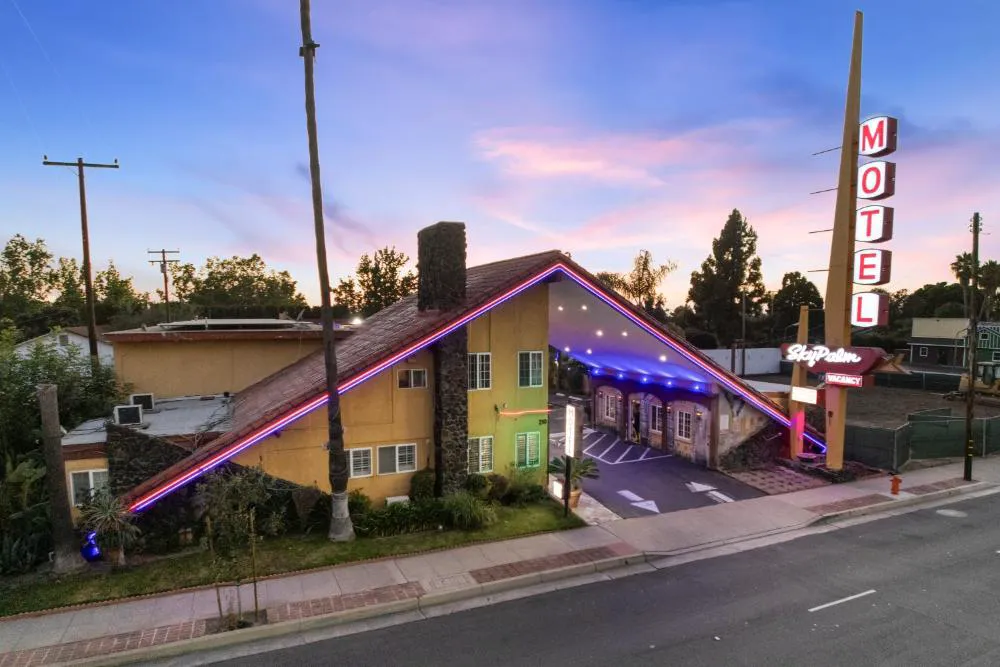 Sky Palm Motel hotel hero