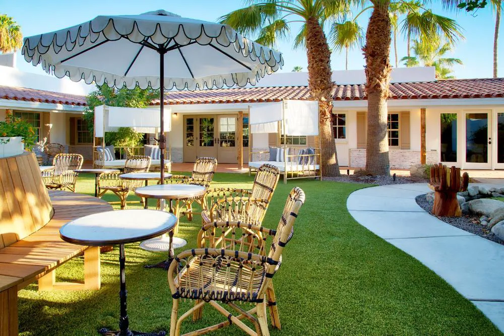 Dive Palm Springs hotel hero