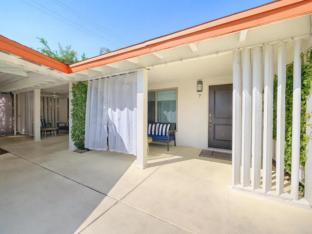 Little Paradise Hotel hotel hero