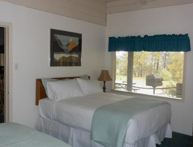 Bridge Bay Lodge at Shasta Lake hotel detail image 1