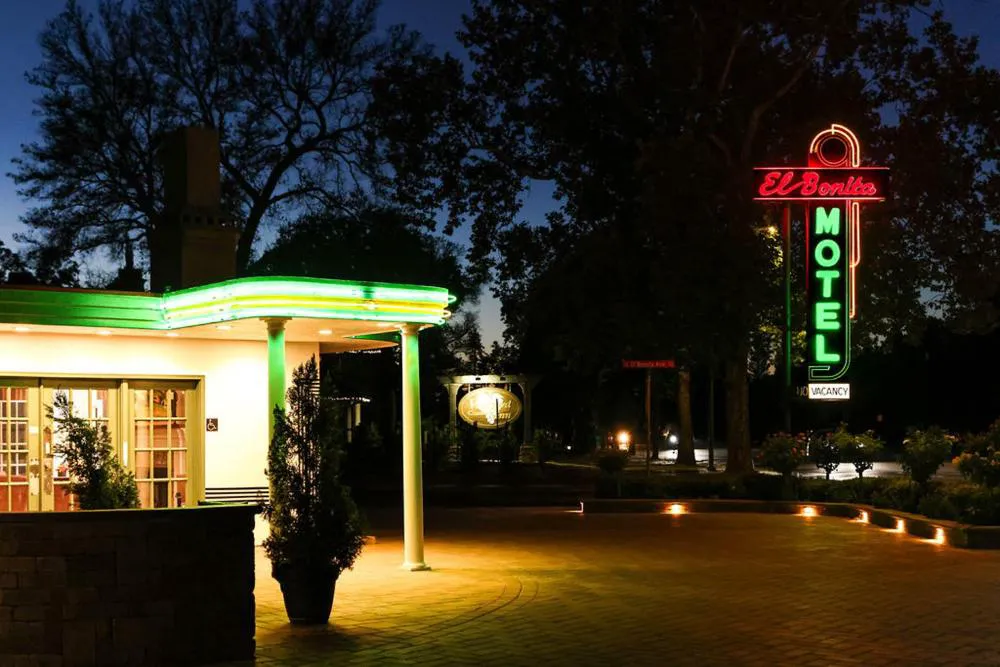 El Bonita Motel hotel hero