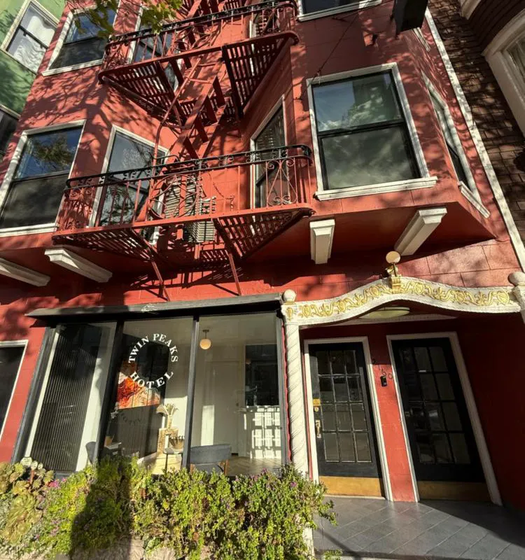 Twin Peaks Hotel hotel hero