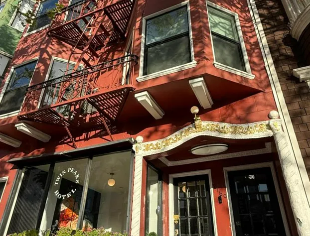 Twin Peaks Hotel hotel detail image 1