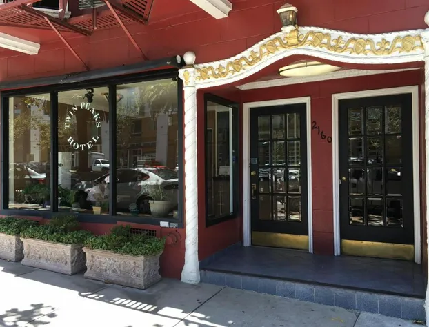 Twin Peaks Hotel hotel detail image 2