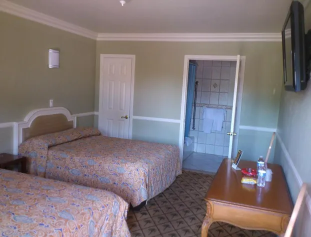 Santa Ana Travel Inn hotel detail image 4