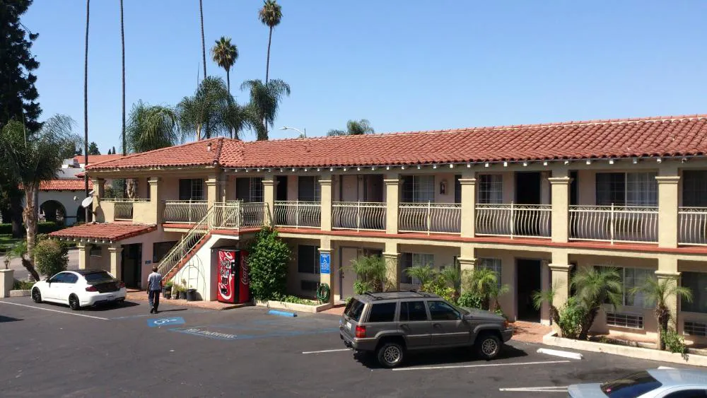 Santa Ana Travel Inn hotel hero