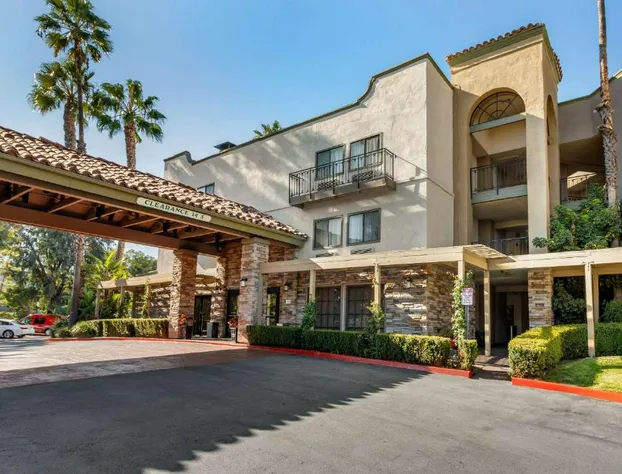 Comfort Inn & Suites Orange County John Wayne Airport hotel detail image 1