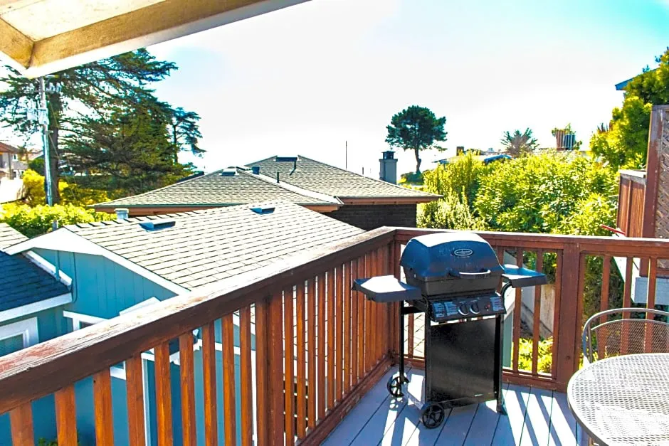 Ocean Echo Inn and Beach Cottages hotel hero