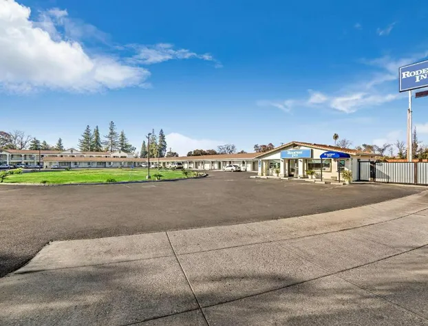 Rodeway Inn Stockton Highway 99 hotel detail image 1