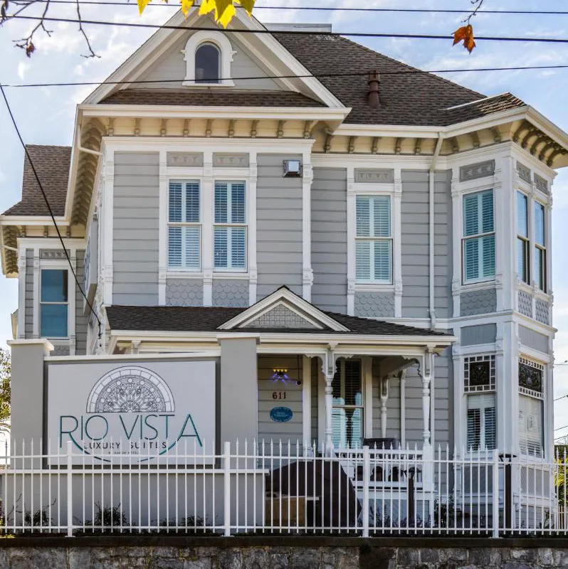 Rio Vista Suites hotel hero
