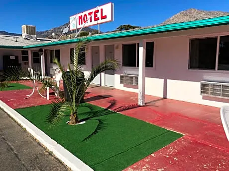 Mount-N-Lake Motel hotel detail image 1