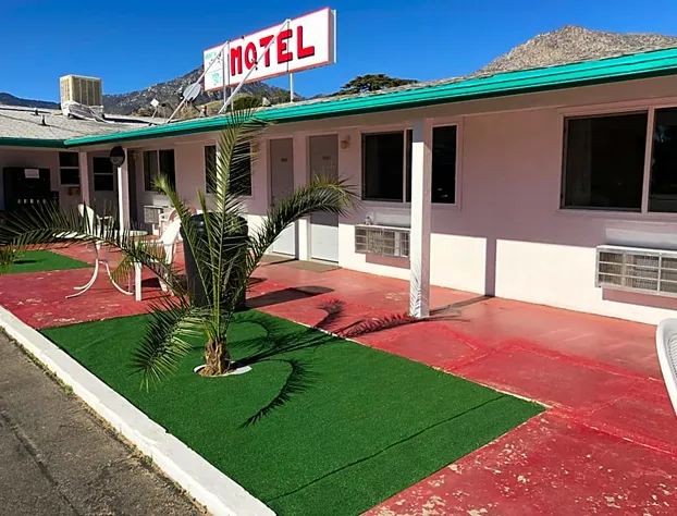 Mount-N-Lake Motel hotel detail image 2