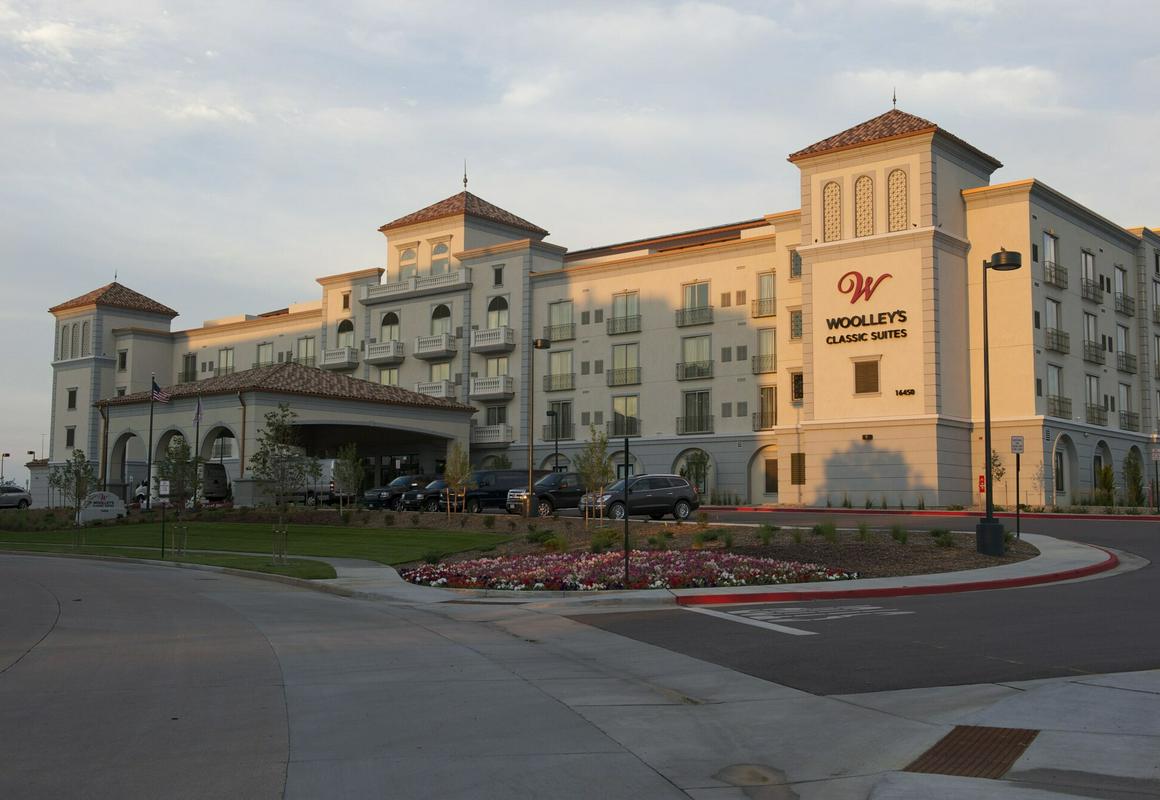 Woolley's Classic Suites Denver Airport hotel hero