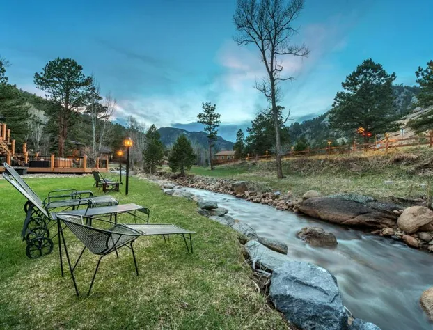 4 Seasons Inn on Fall River hotel detail image 1