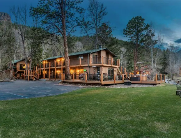 4 Seasons Inn on Fall River hotel detail image 2