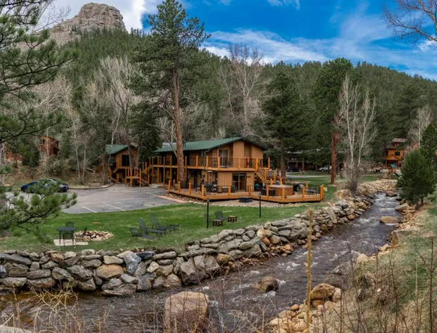 4 Seasons Inn on Fall River hotel detail image 3