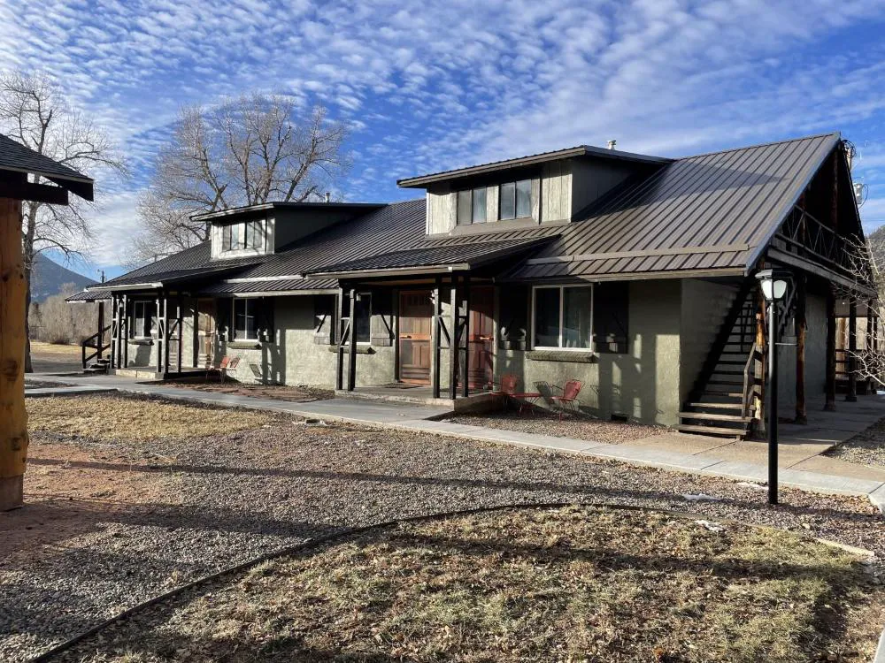 The Spruce Lodge hotel hero