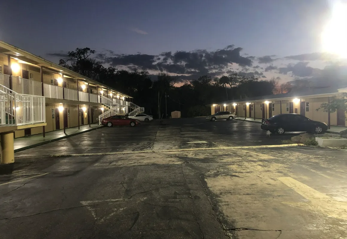 Royal Inn hotel hero