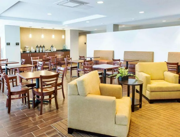 Sleep Inn & Suites Defuniak Springs - Crestview hotel detail image 3