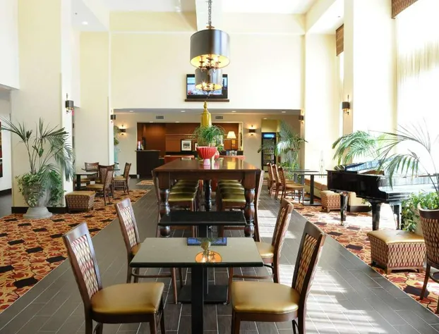 Hampton Inn & Suites Redding hotel detail image 4