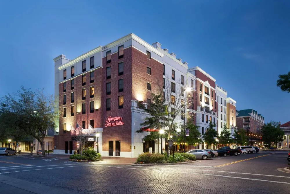 Hampton Inn & Suites Gainesville-Downtown hotel hero