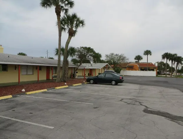 Sunset Inn- Fort Pierce, FL hotel detail image 3